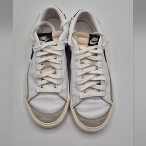 Nike Men's White and Gray Sneakers
